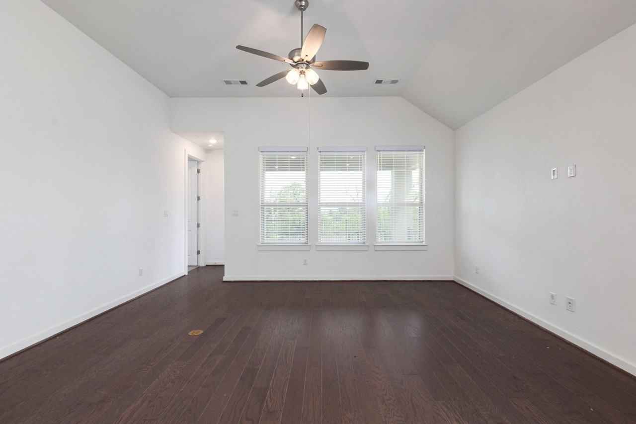 124 Rosebush Dr - Photo 6 of 33