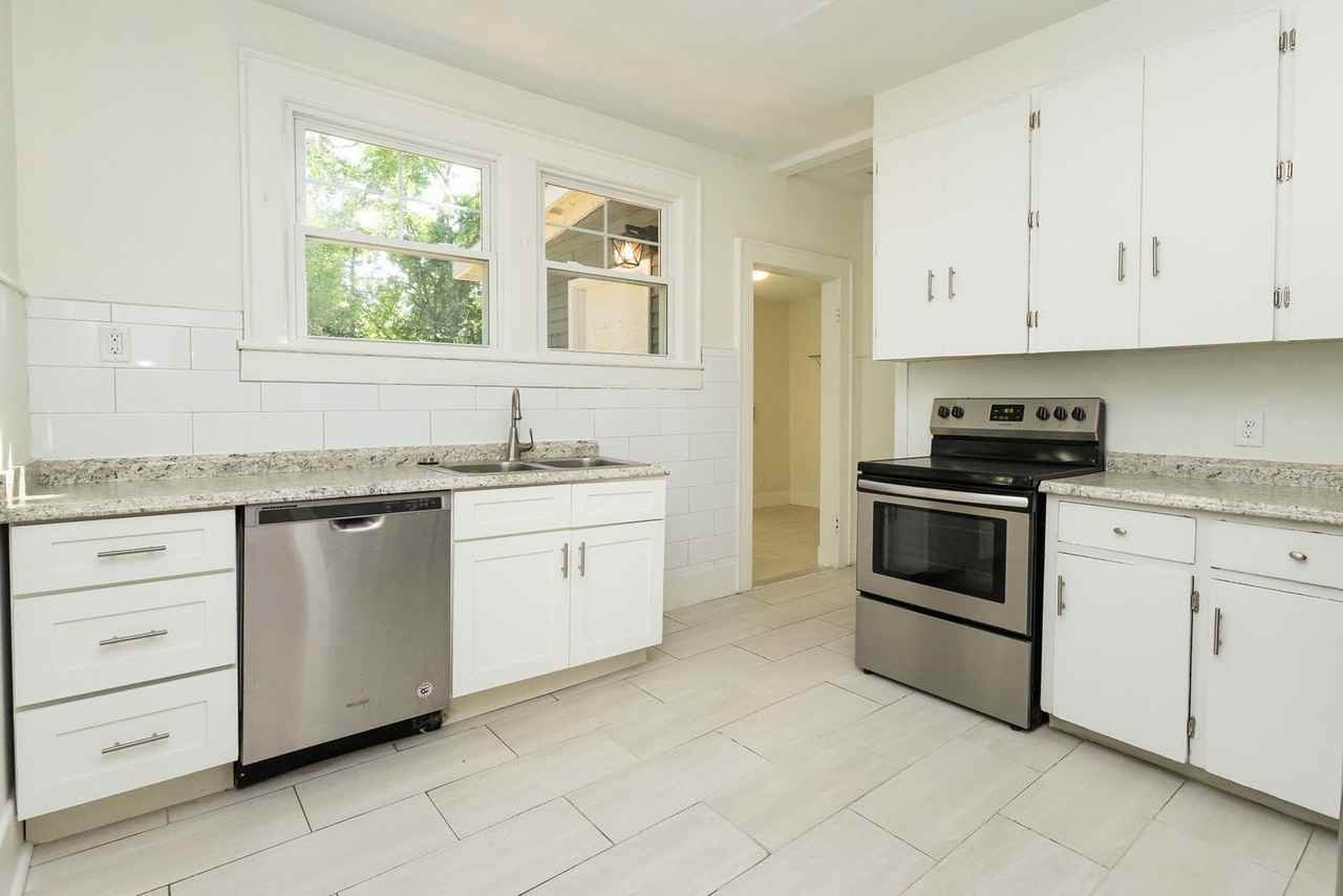 1705 Bennett Ave - Photo 3 of 20