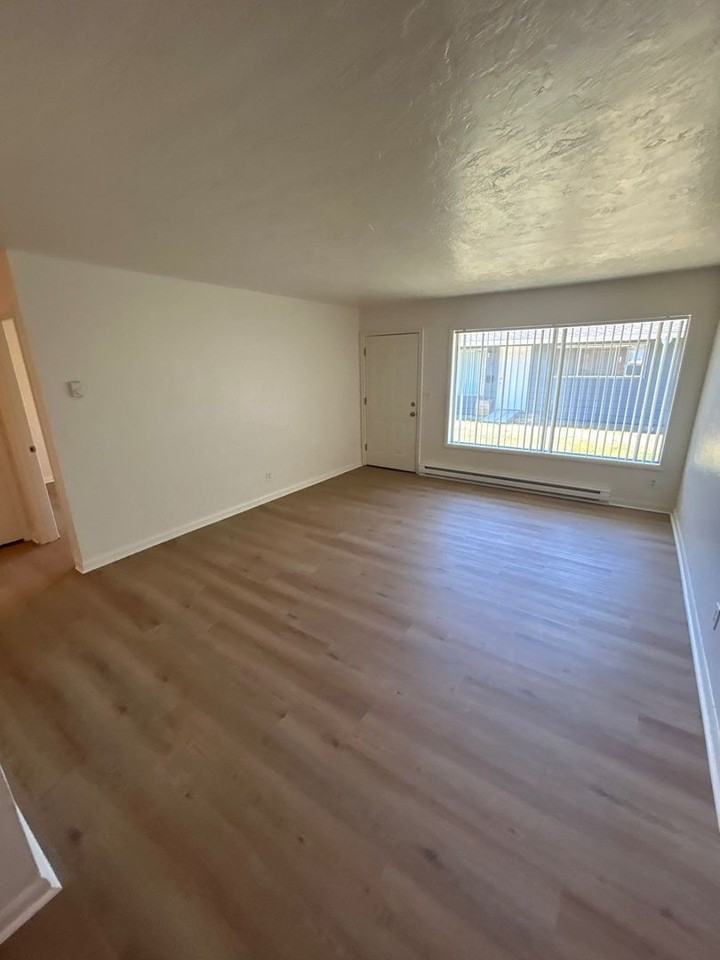1835 Beach Ave Ne #07 - Photo 2 of 13