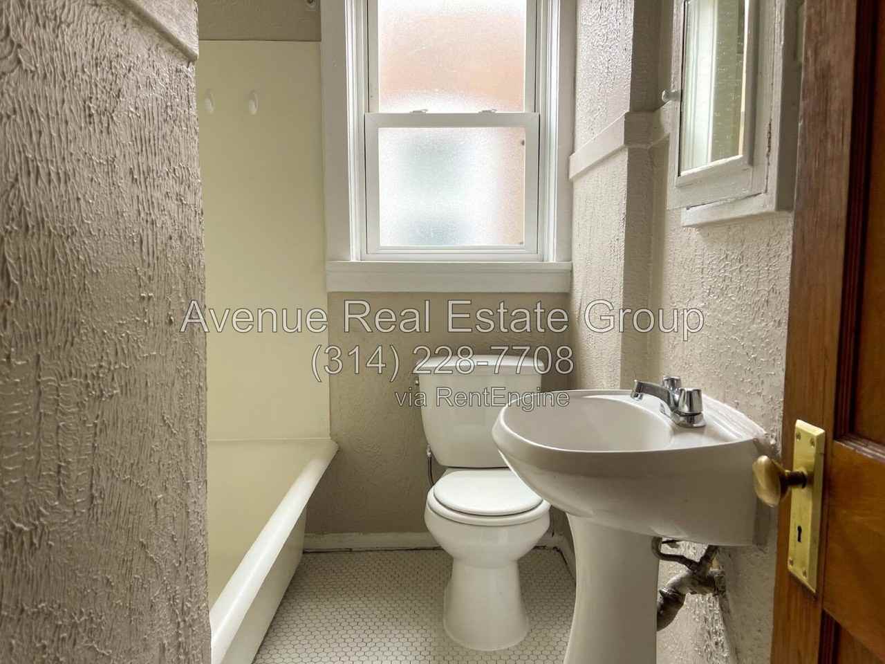 5067 Chippewa St #2F - Photo 6 of 10
