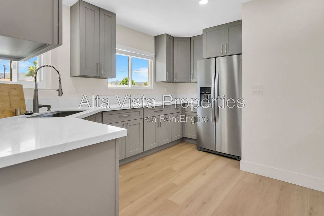 13438 Buxton Ave - Photo 3 of 24
