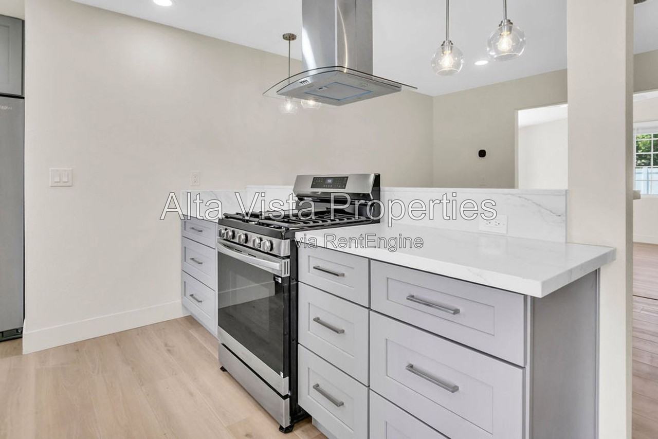 13438 Buxton Ave - Photo 4 of 24