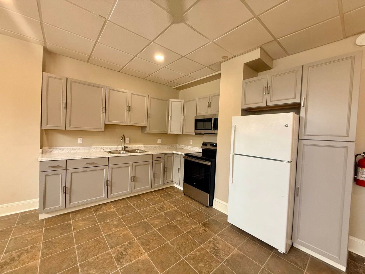 326 S Christian St - Photo 4 of 12