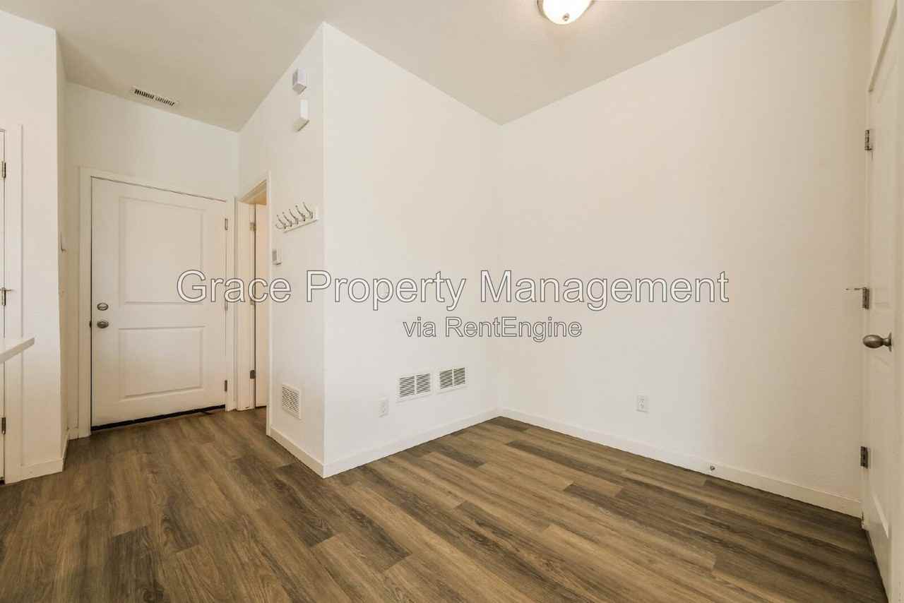 7920 Slate River St #D - Photo 6 of 21