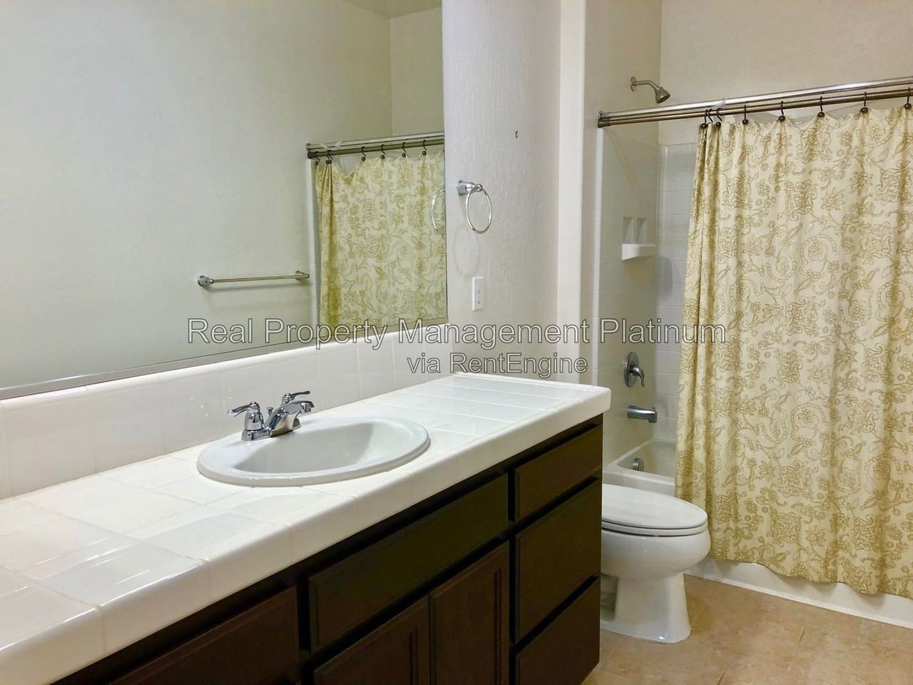 3031 N Schneider Ave - Photo 7 of 14