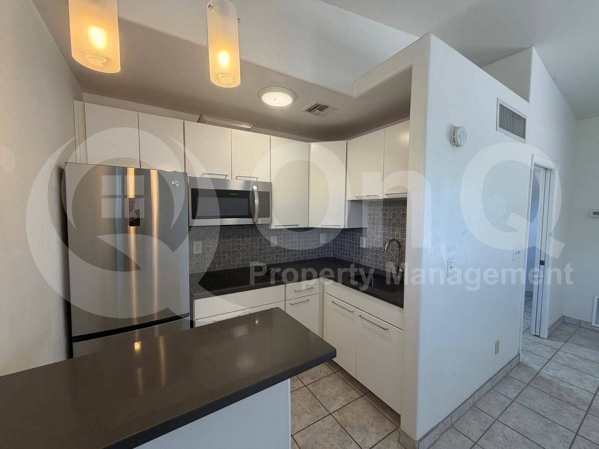 2926 E Waverly St - Photo 3 of 37
