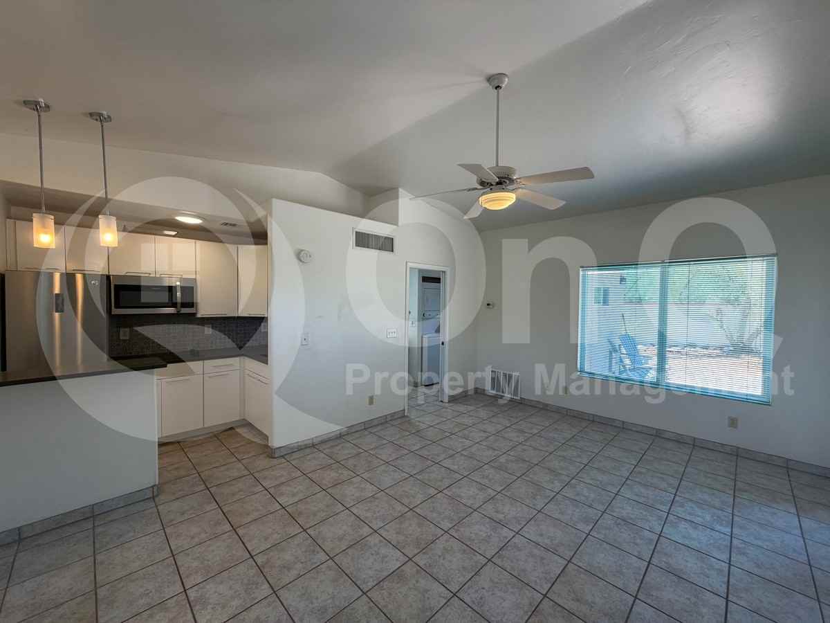 2926 E Waverly St - Photo 4 of 37