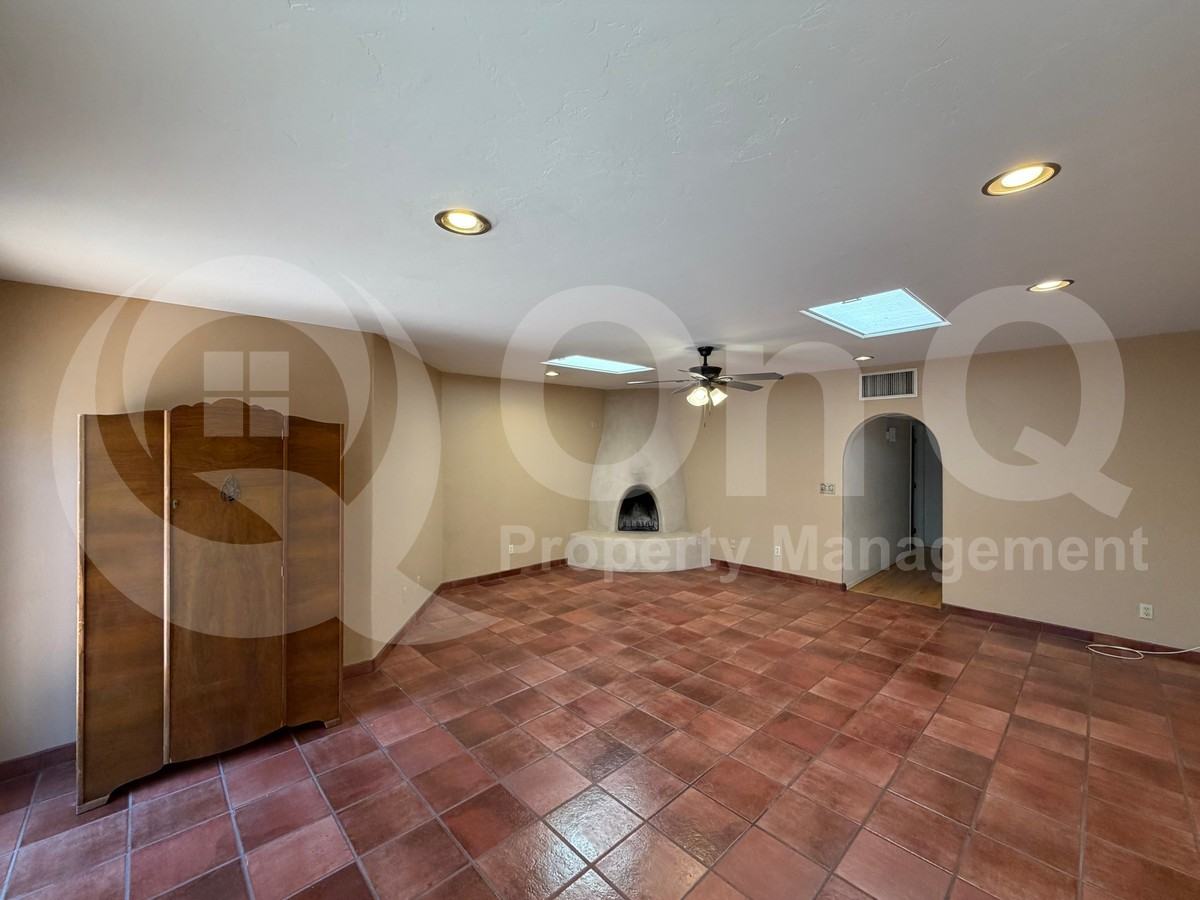 2926 E Waverly St - Photo 5 of 37