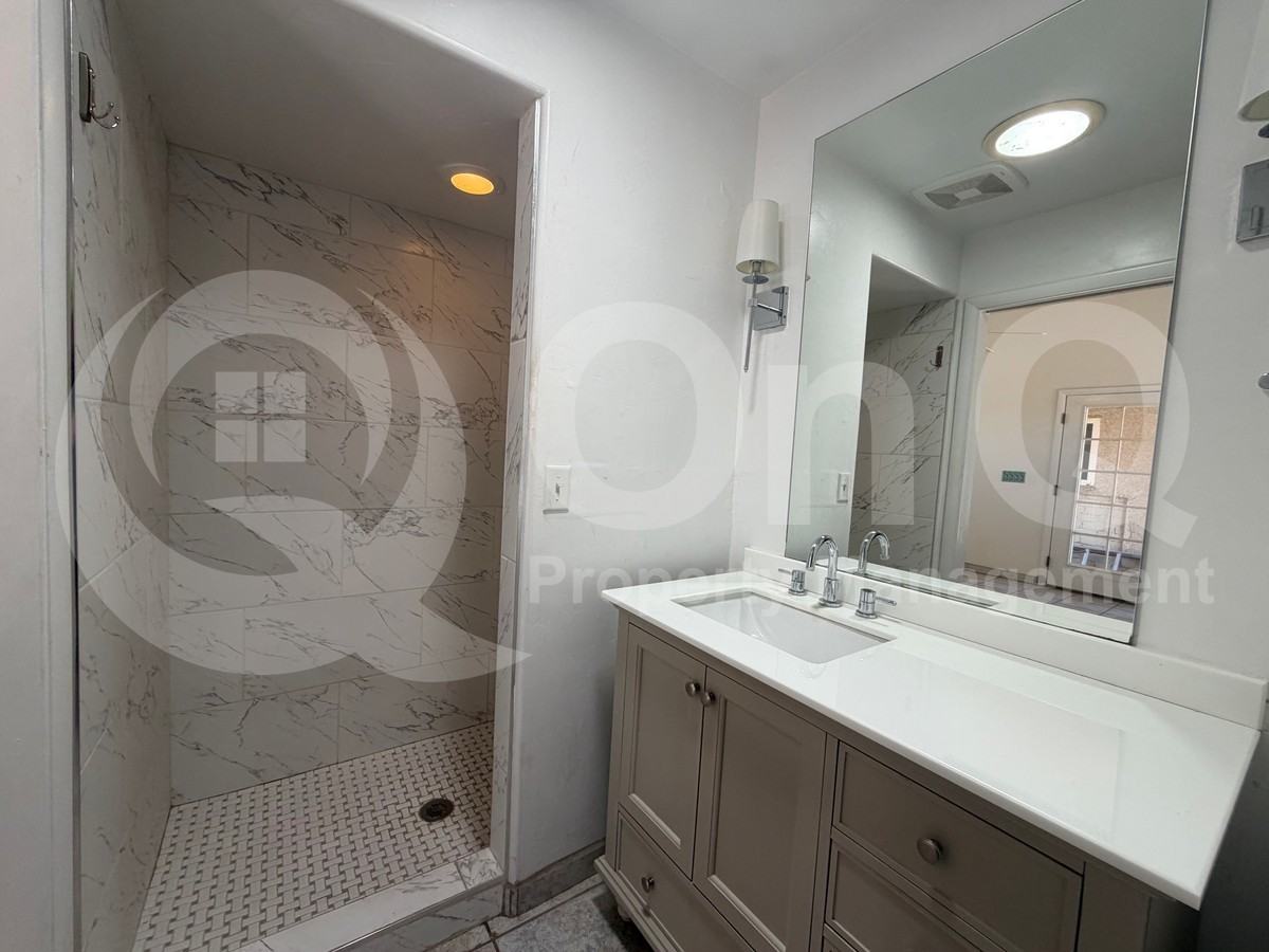 2926 E Waverly St - Photo 7 of 37