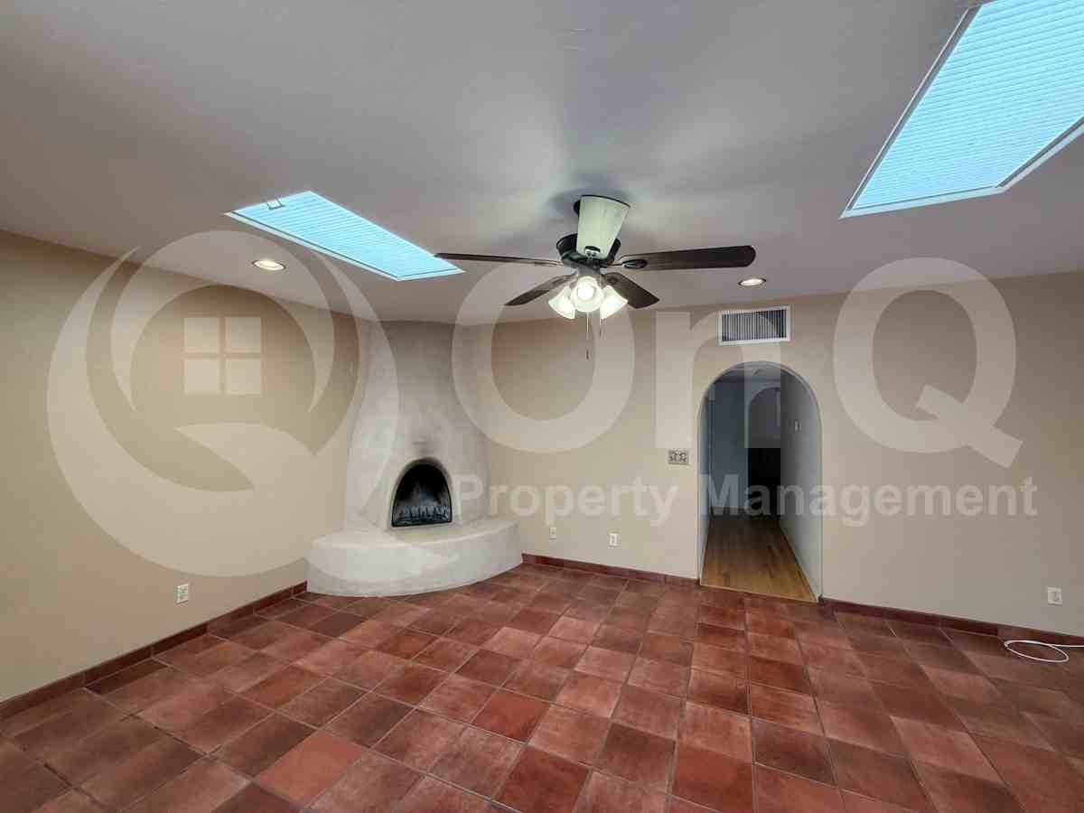 2926 E Waverly St - Photo 3 of 37