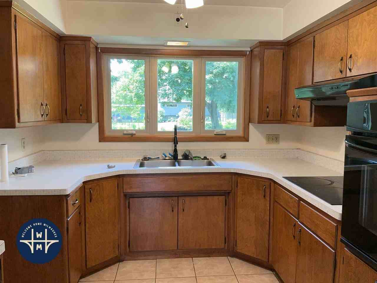5209 83rd St - Photo 5 of 14