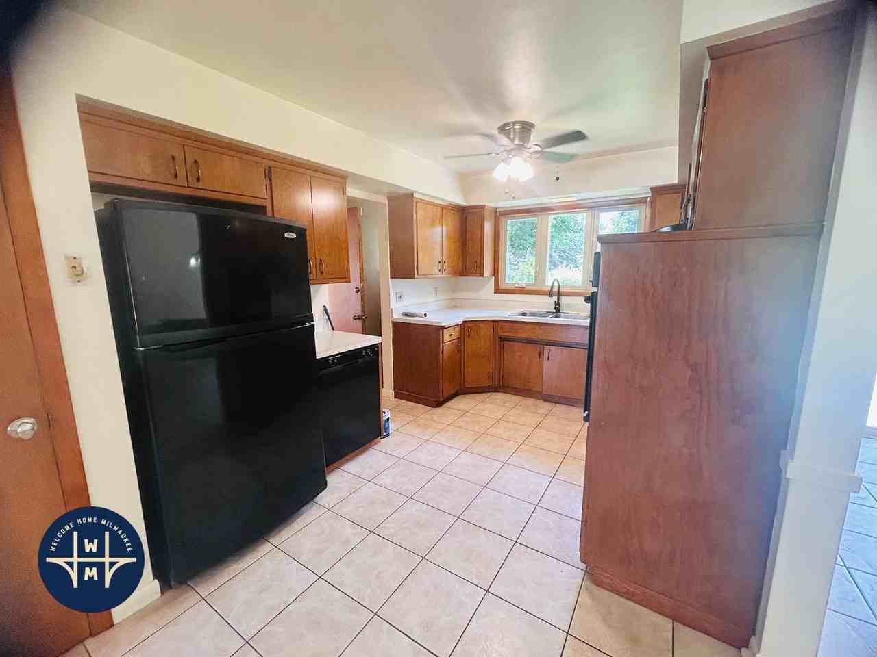 5209 83rd St - Photo 6 of 14