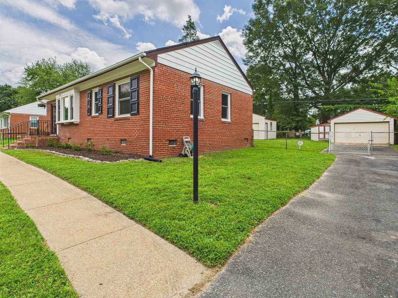 1709 Glenview Rd - Photo 3 of 46