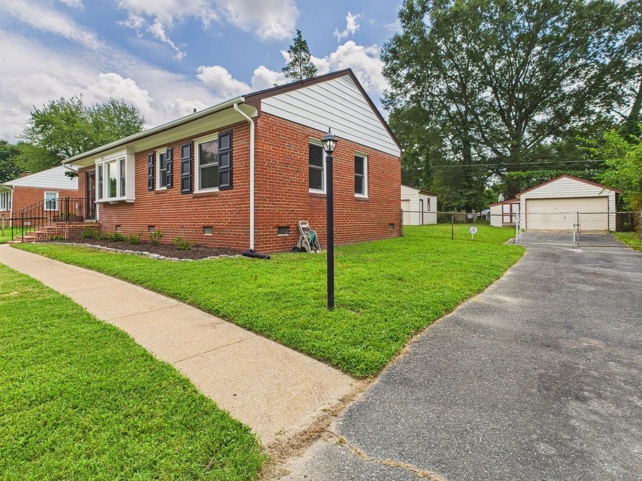 1709 Glenview Rd - Photo 4 of 46