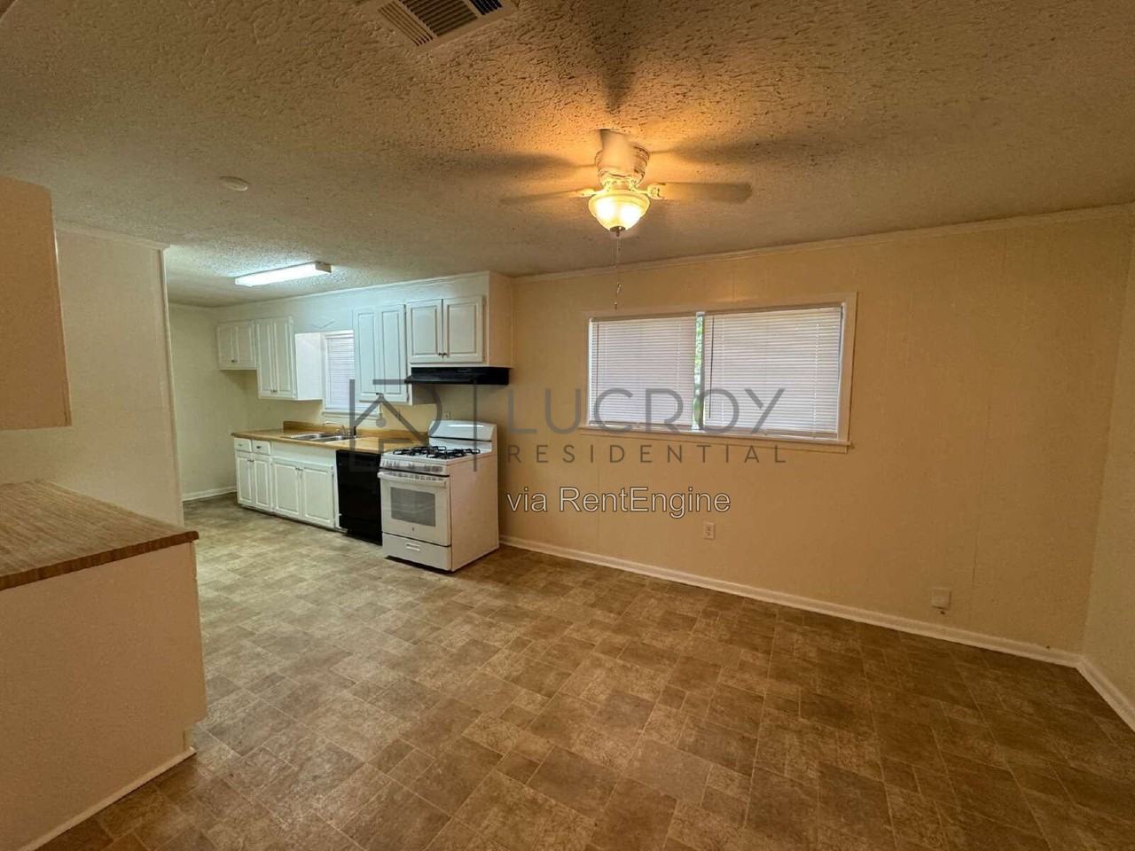 3203 Harle St - Photo 4 of 13