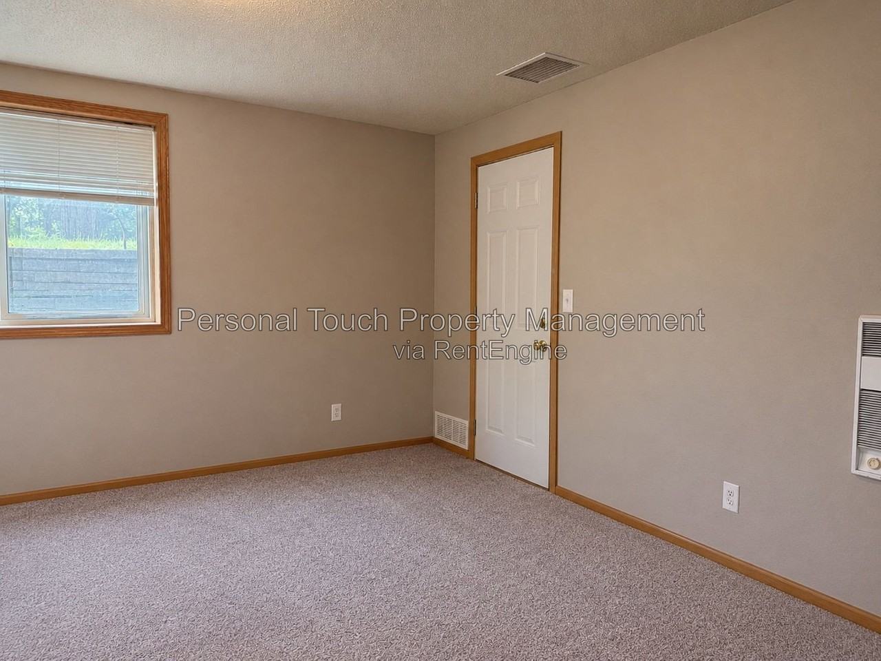 1009 13th Ave N #1 - Photo 4 of 27