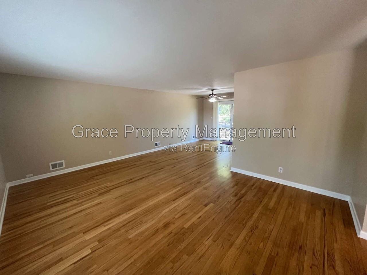 10541 Livingston Dr - Photo 5 of 17