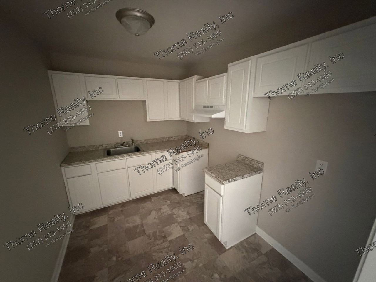 400 E Northern Blvd #39 - Photo 2 of 10