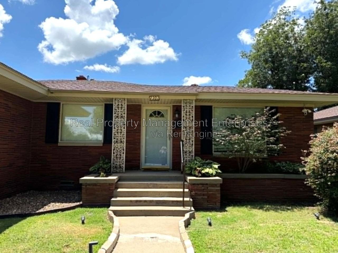 2301 N Warren Ave - Photo 2 of 45