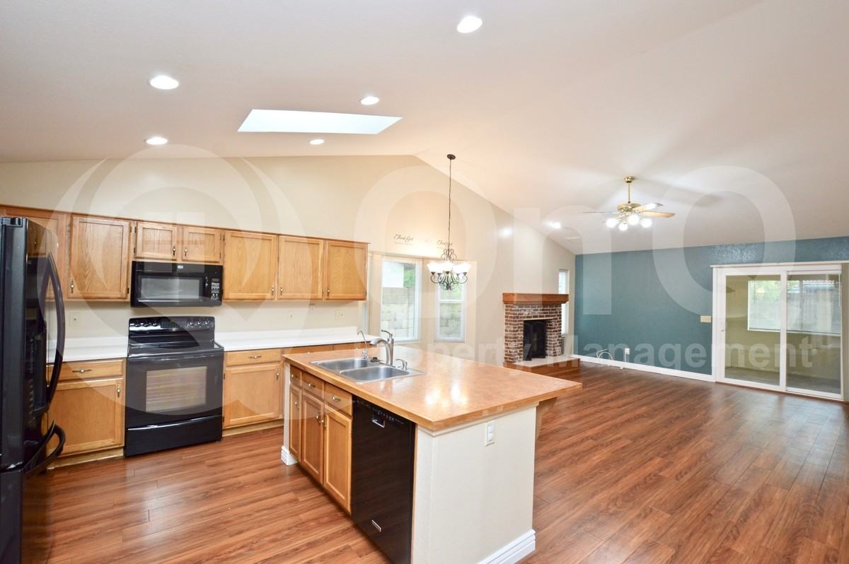 763 W Folley St - Photo 3 of 50
