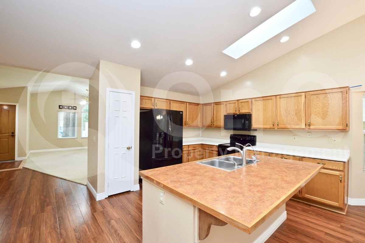 763 W Folley St - Photo 4 of 50