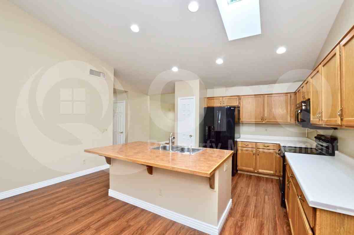 763 W Folley St - Photo 5 of 50