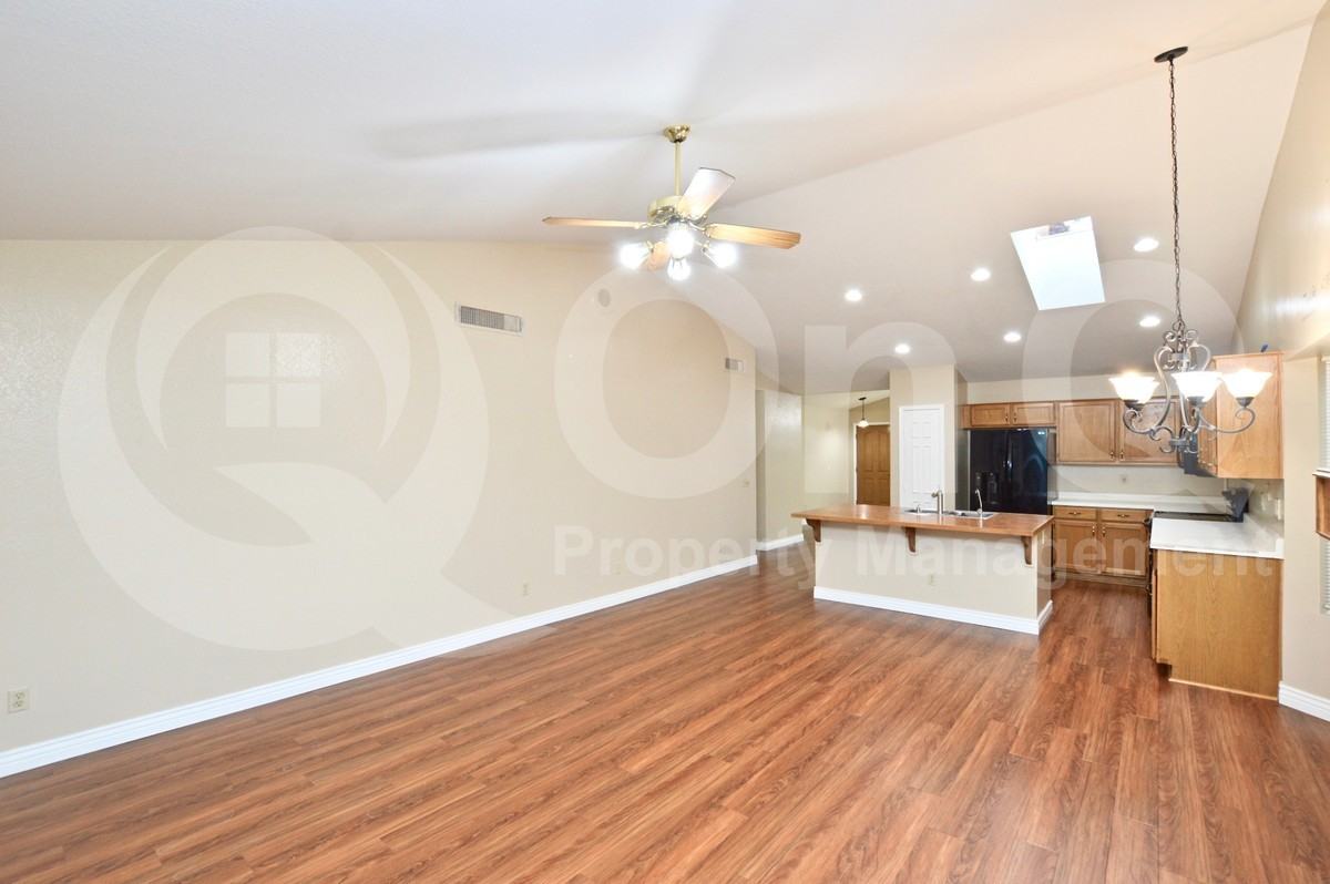 763 W Folley St - Photo 6 of 50