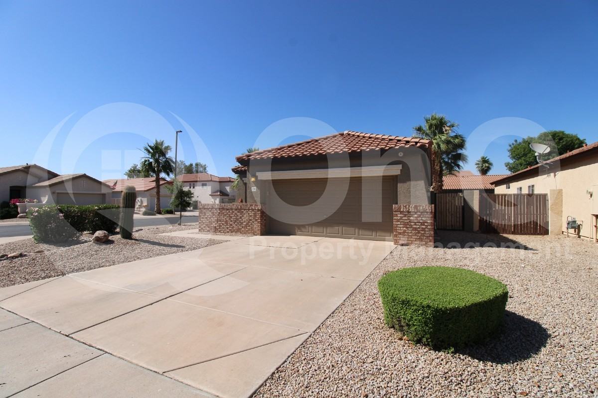 2764 E Highland Ct - Photo 2 of 23