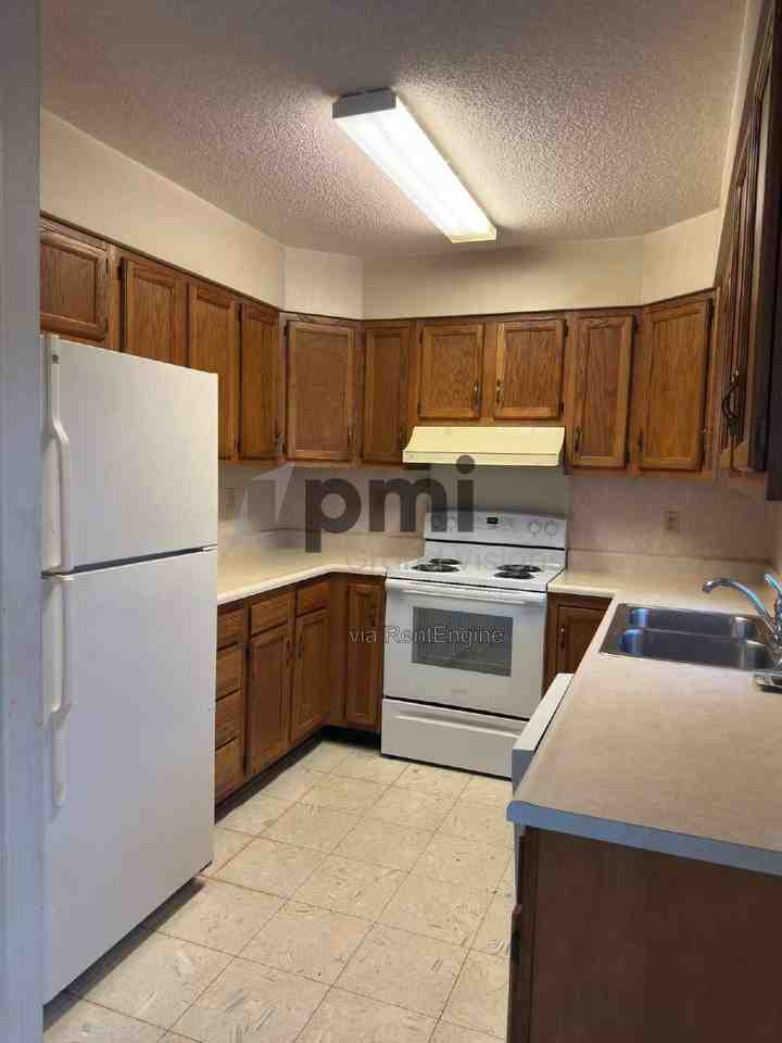 1305 18th St #19 - Photo 2 of 28