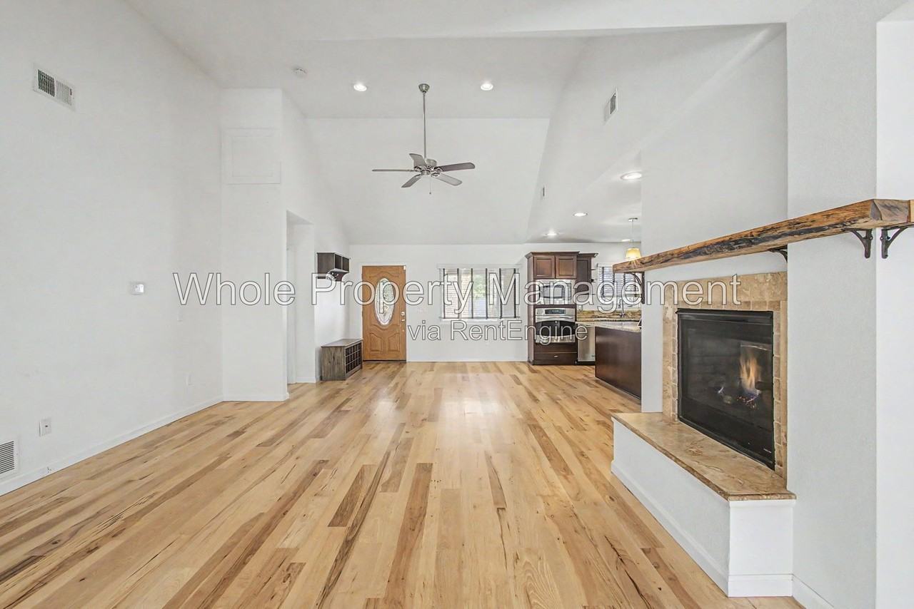 3211 S Cherokee St - Photo 3 of 38