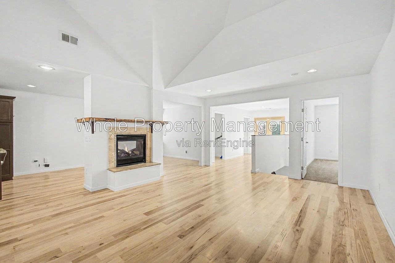 3211 S Cherokee St - Photo 4 of 38