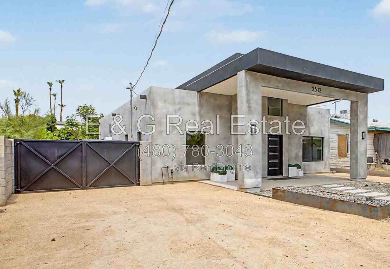 2312 E Curnow Dr - Photo 2 of 32