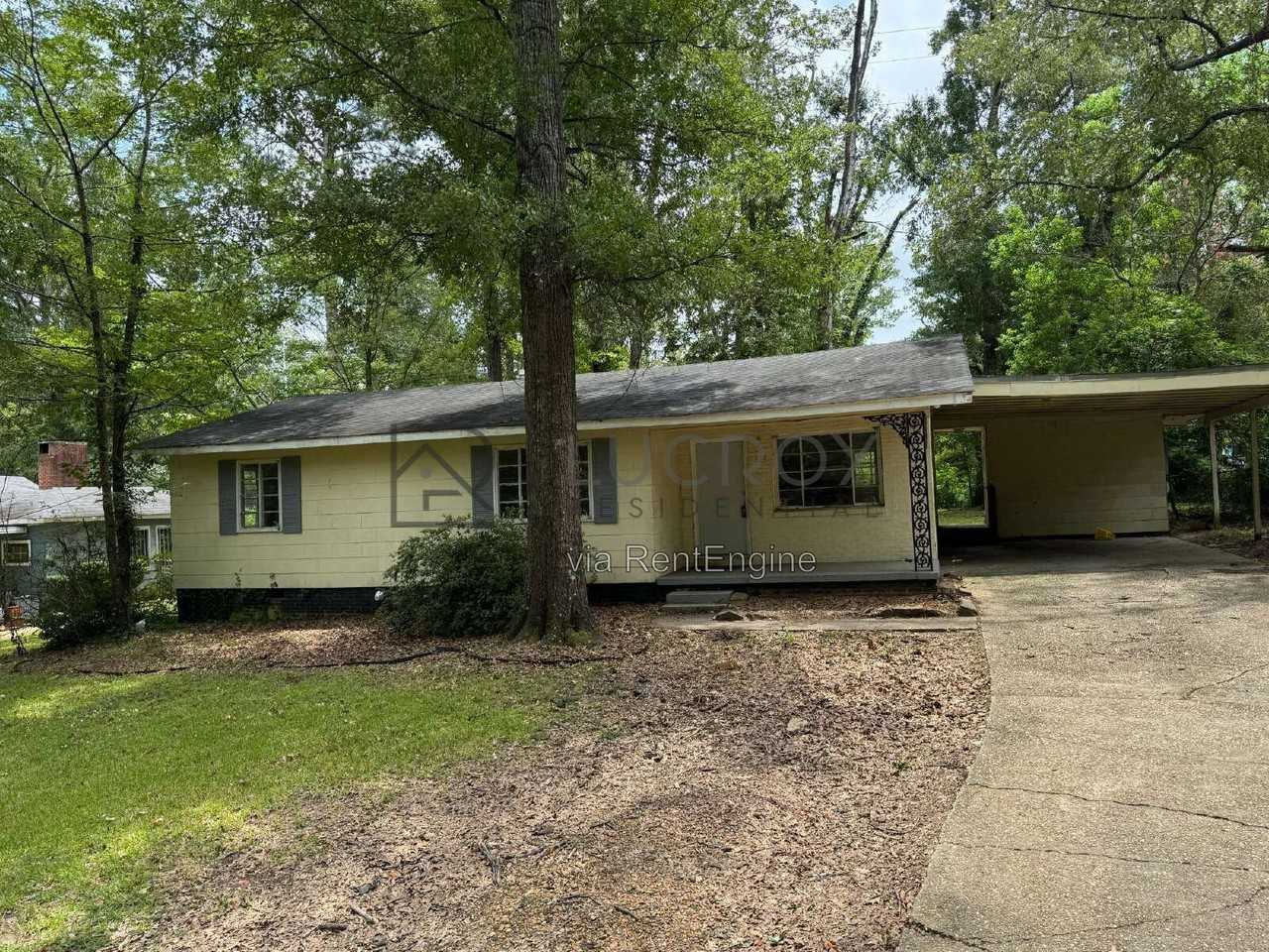 323 Colonial Dr - Photo 2 of 14