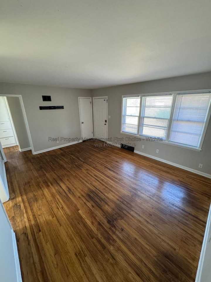 1636 S Mission Rd - Photo 3 of 15