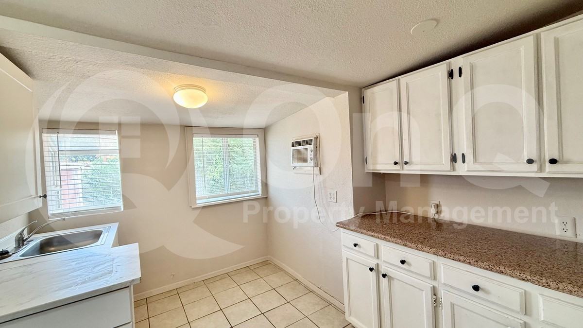 225 S Grand Dr #4 - Photo 2 of 9