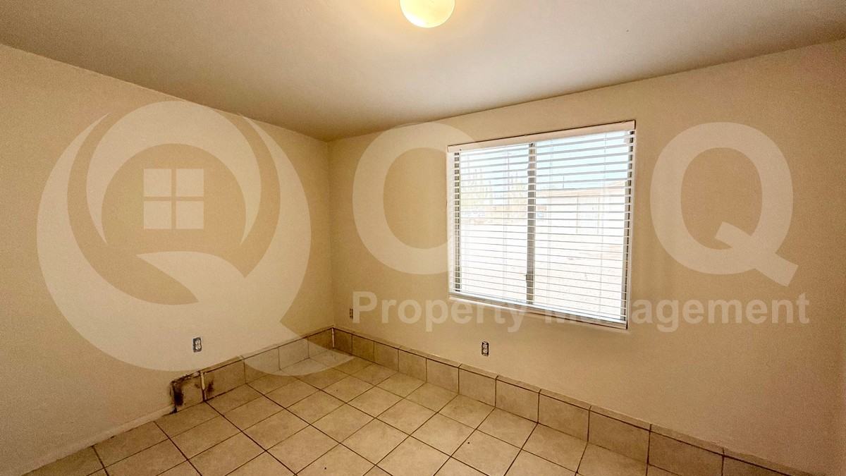 225 S Grand Dr #4 - Photo 5 of 9