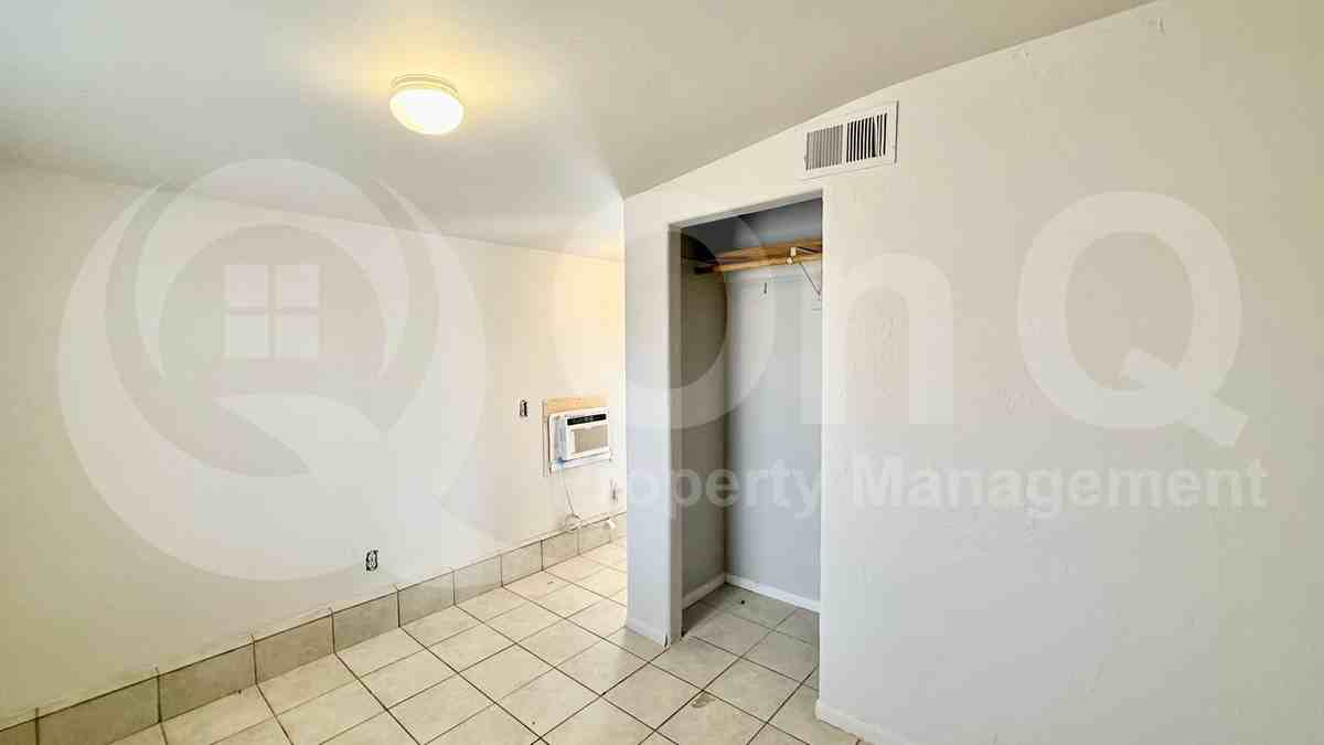 225 S Grand Dr #4 - Photo 6 of 9