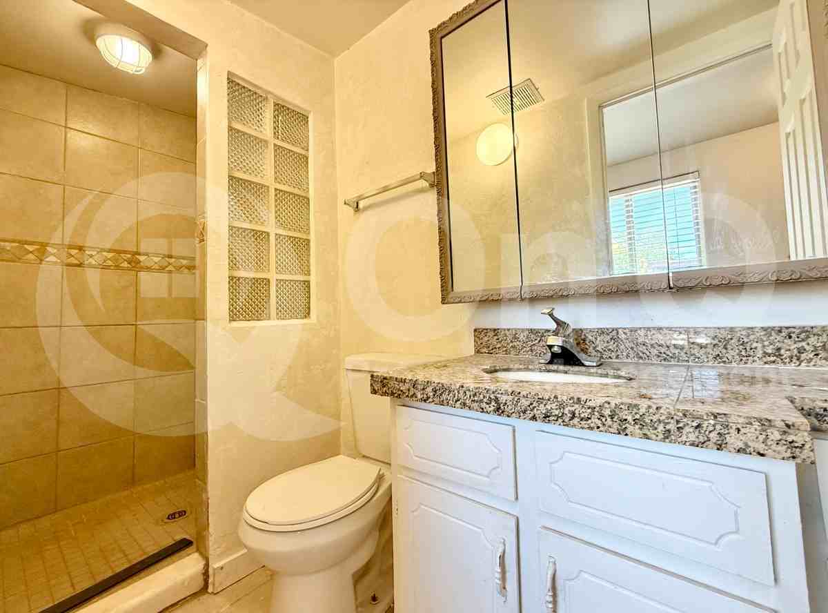 225 S Grand Dr #4 - Photo 7 of 9