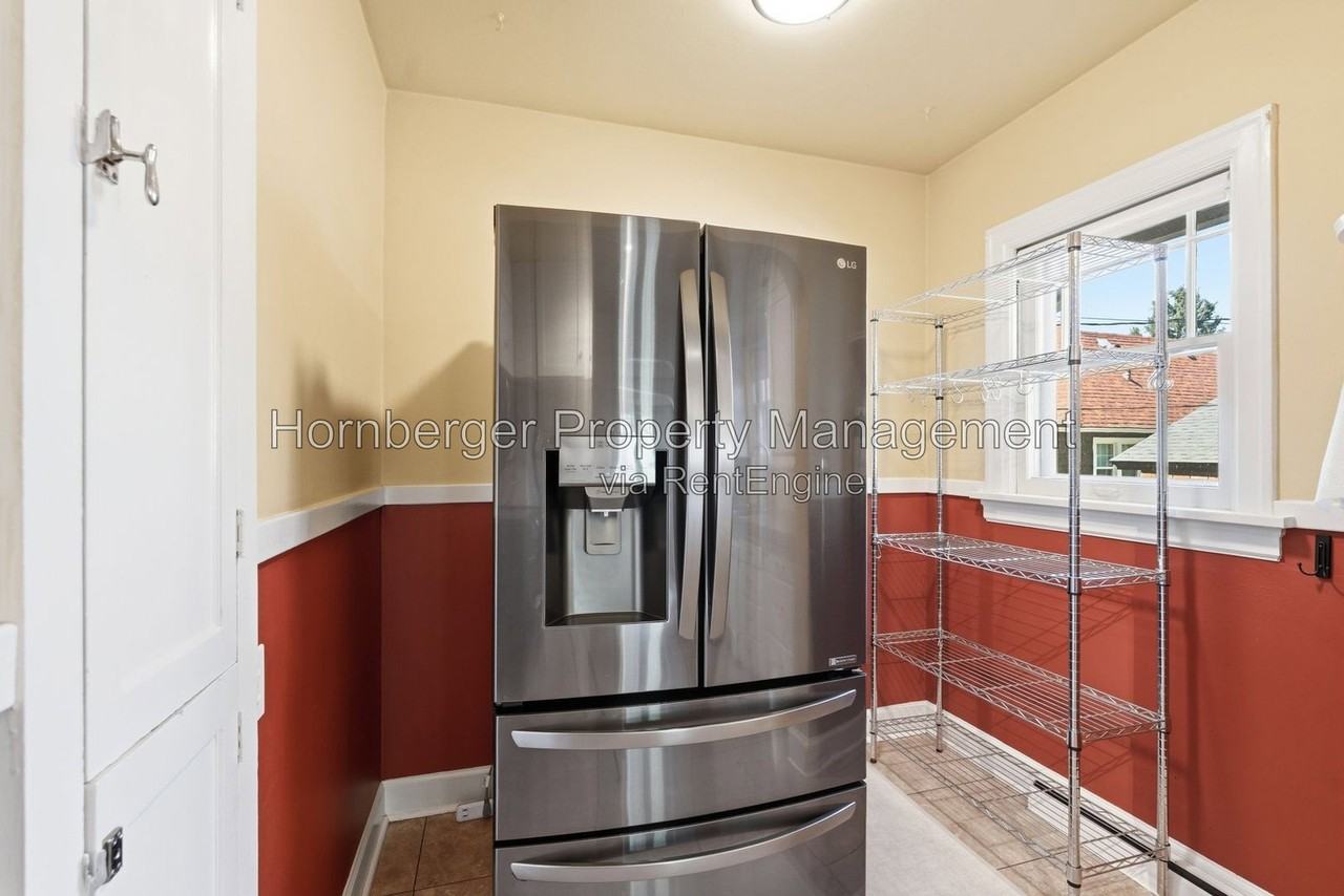 1210 S Maple St - Photo 3 of 26