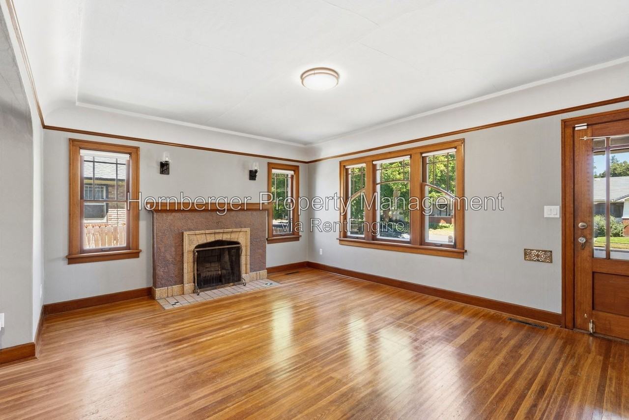 1210 S Maple St - Photo 6 of 26