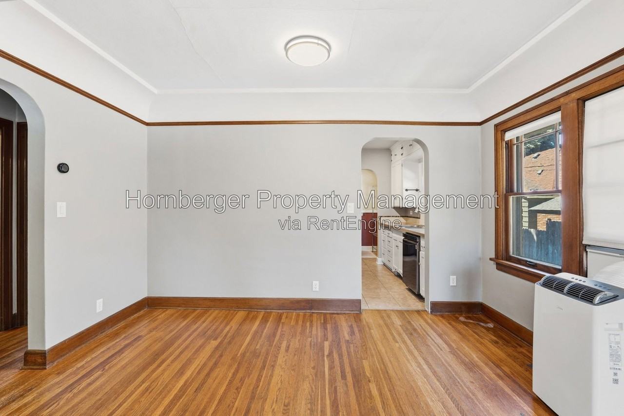 1210 S Maple St - Photo 7 of 26