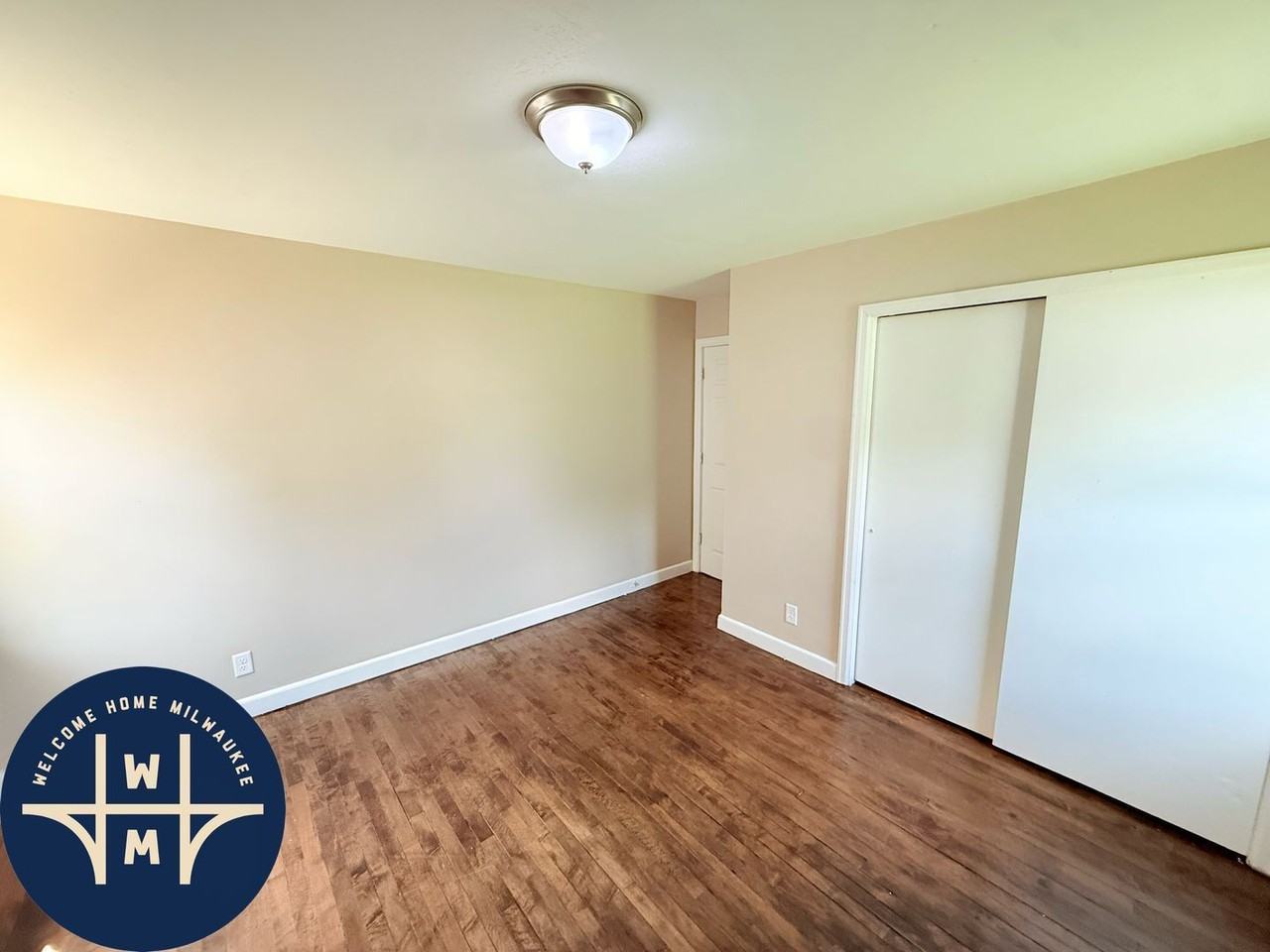 4634 N 39th St - Photo 2 of 16
