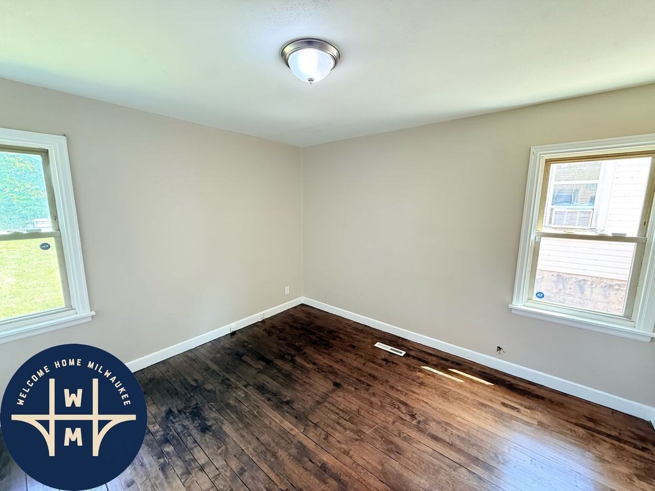 4634 N 39th St - Photo 4 of 16