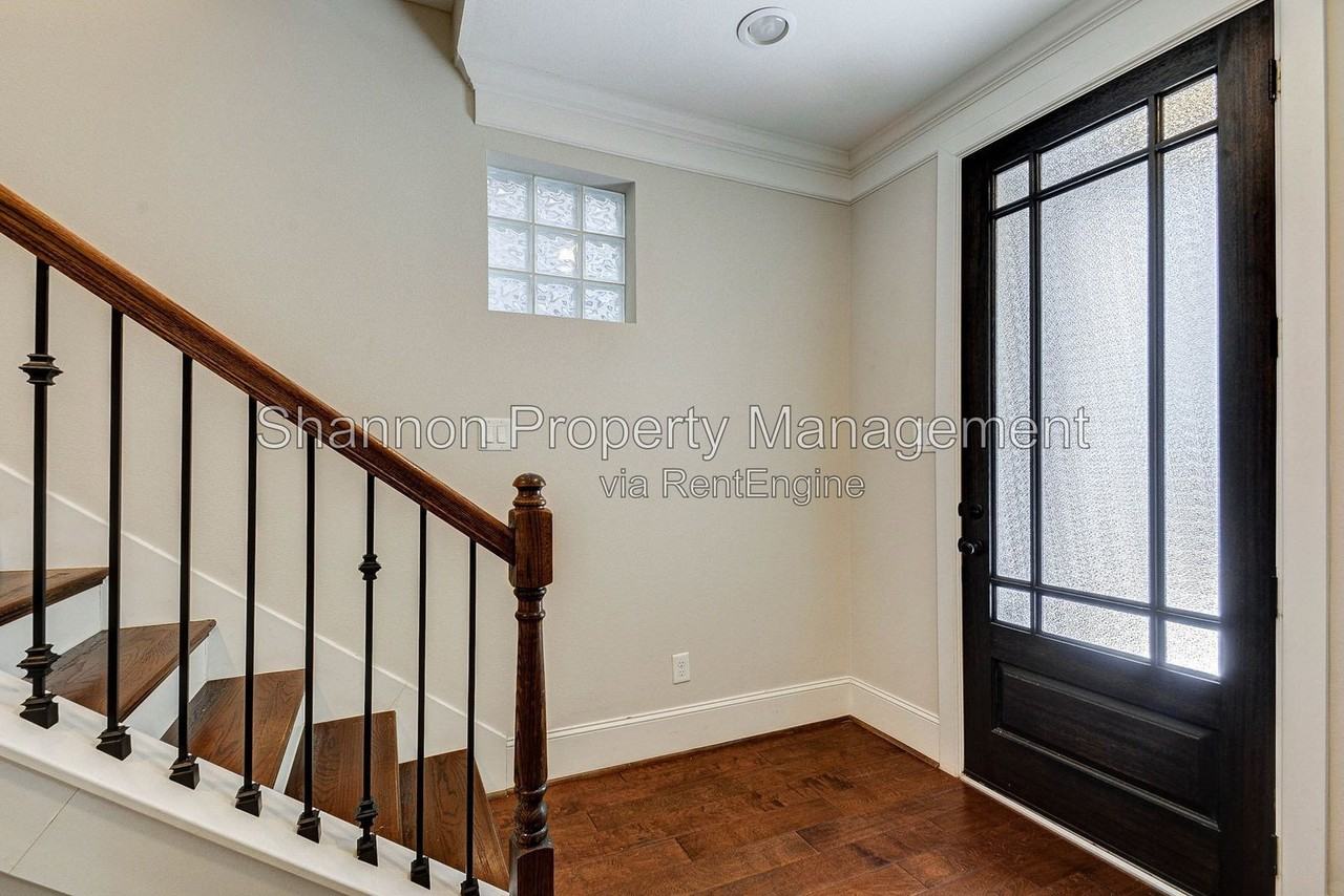 720 N Shepherd Dr - Photo 7 of 43