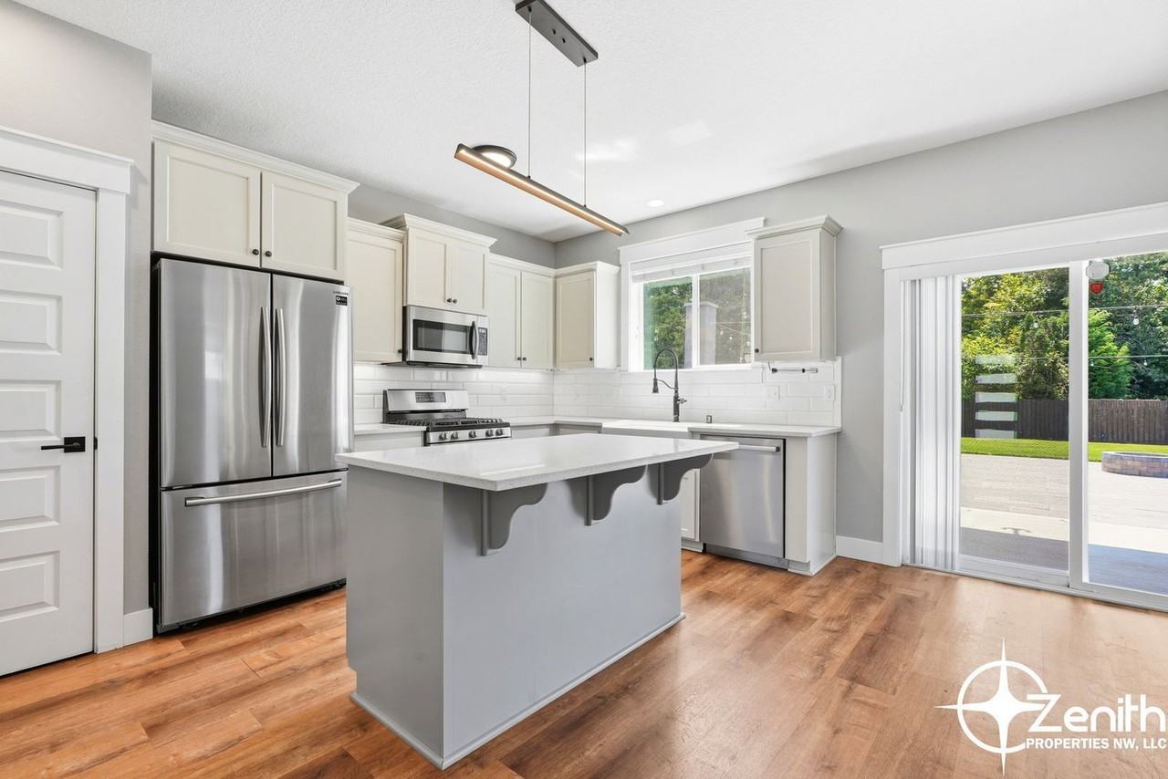 1228 I St - Photo 4 of 39