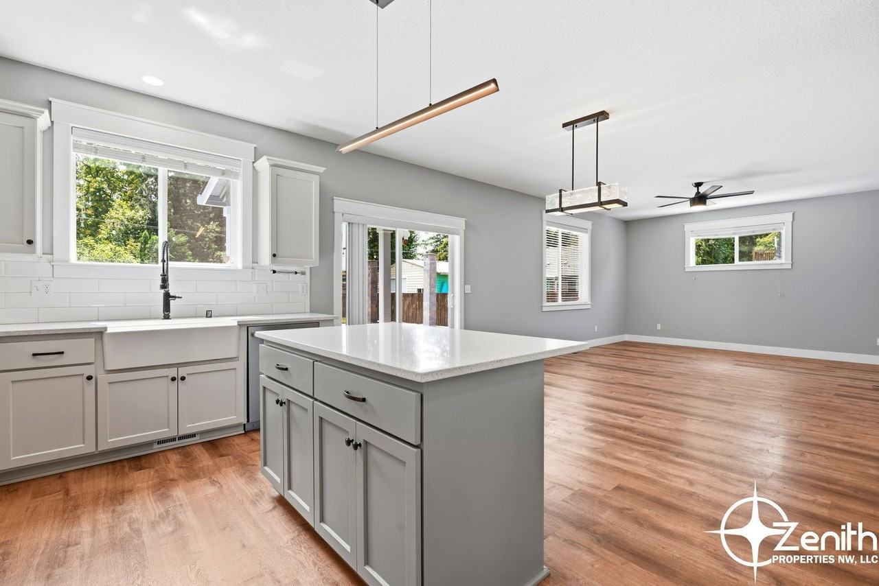 1228 I St - Photo 6 of 39