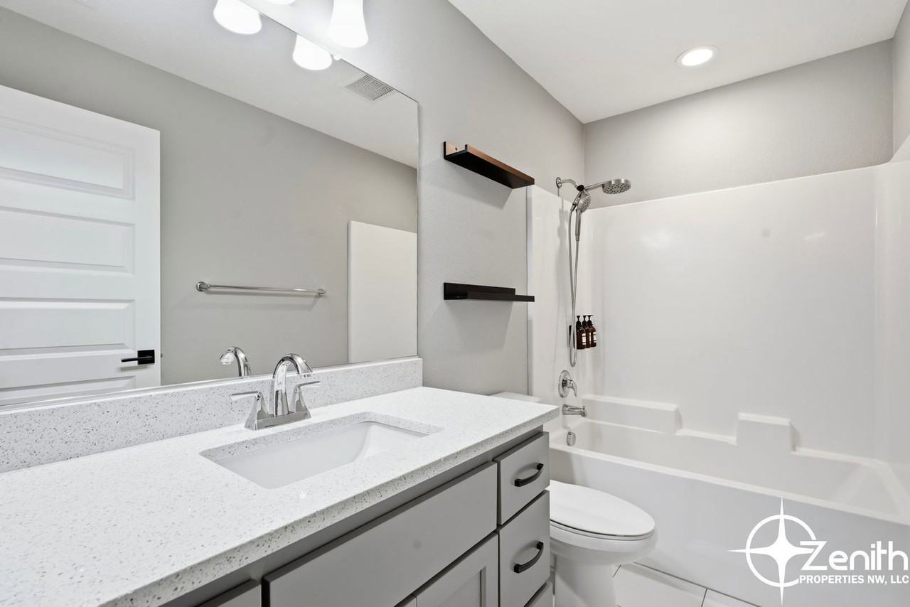 1228 I St - Photo 7 of 39