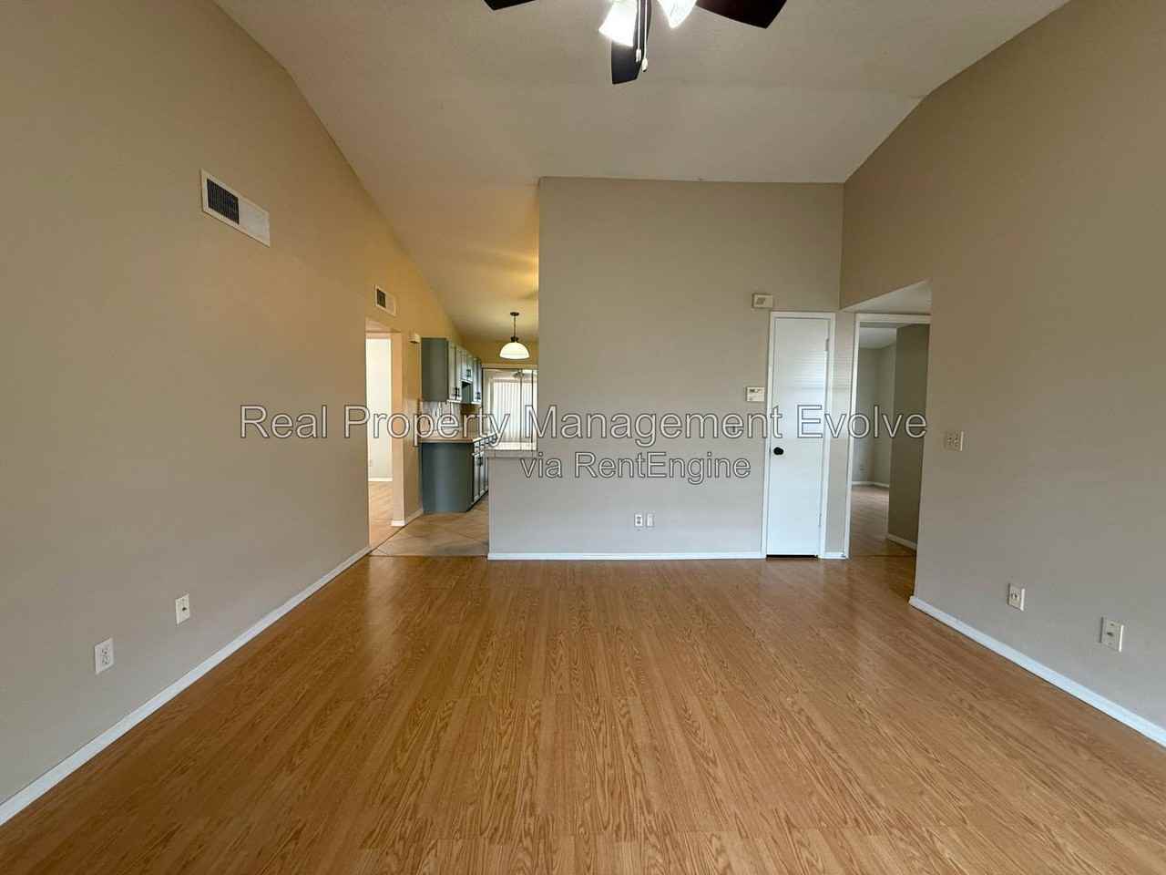 513 E Wickieup Ln - Photo 2 of 21