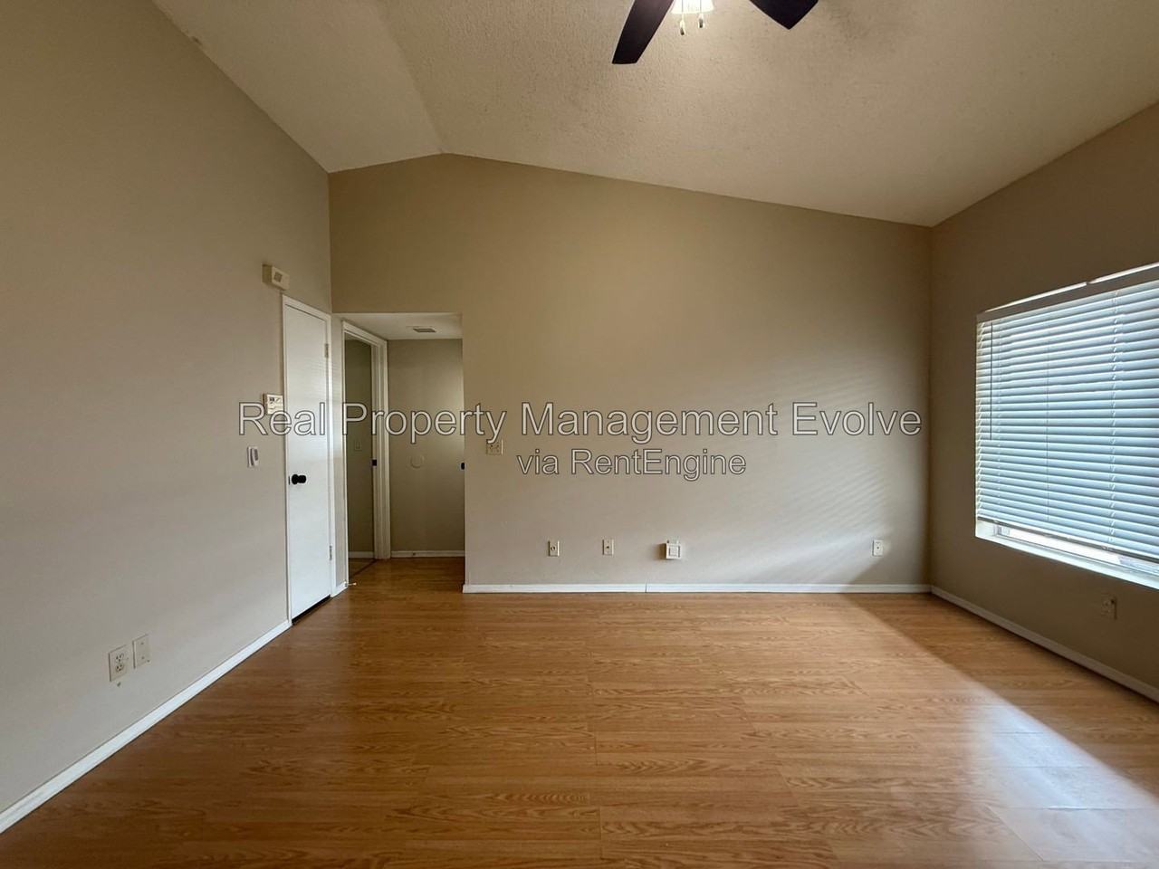 513 E Wickieup Ln - Photo 3 of 21