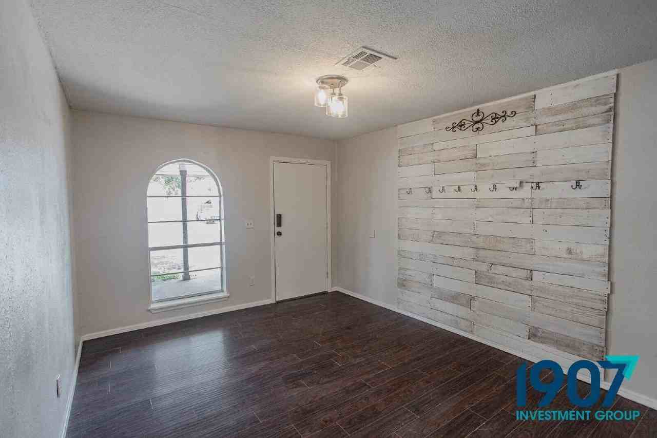 1041 Sw 2nd St - Photo 6 of 30